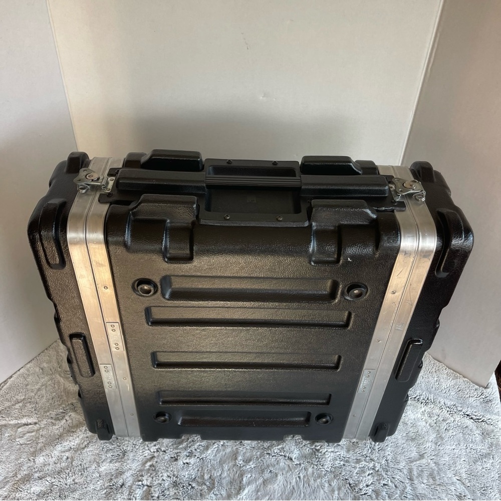 SKB 402-462. Molded Flight Hard Case - Black with Silver Trim - Picture 9 of 16